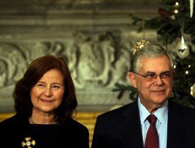 Σύζυγος Λουκά Παπαδήμου για επιθέσεις ακροαριστερών: «Λάθος άτομο έχουν στο στόχαστρο» (βίντεο)